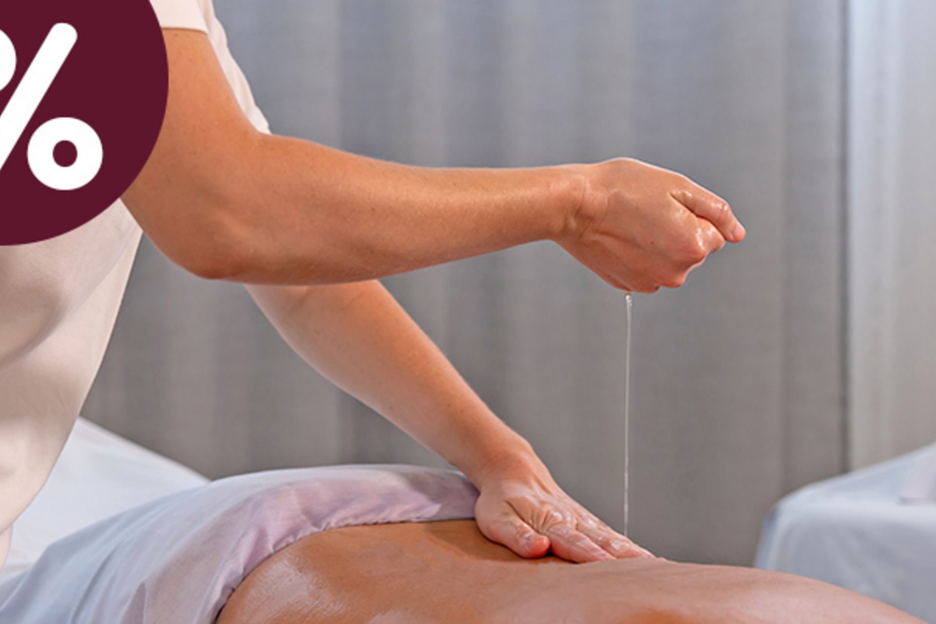 Aromaöl-Massage in der Massagelounge der Wellness-Welt sole uno für das September-Angebot Magie der Düfte mit Prozent-Icon