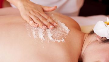 Salz-Peeling in der Massage-Lounge