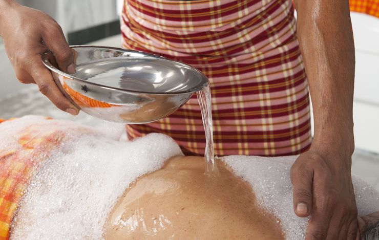 Seifenschaum-Massage in der Massage-Lounge