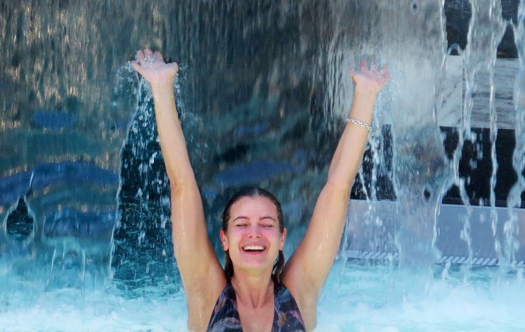 sole uno - Aussenbecken Wasserfall