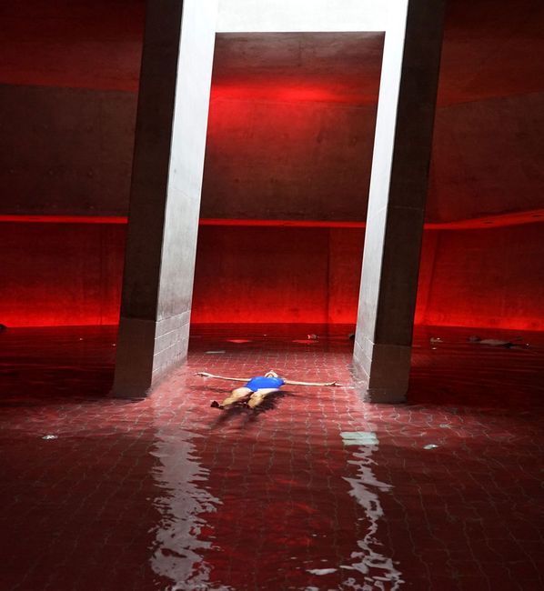 Floating im Intensiv-Solebecken in der Wellness-Welt sole uno Rheinfelden