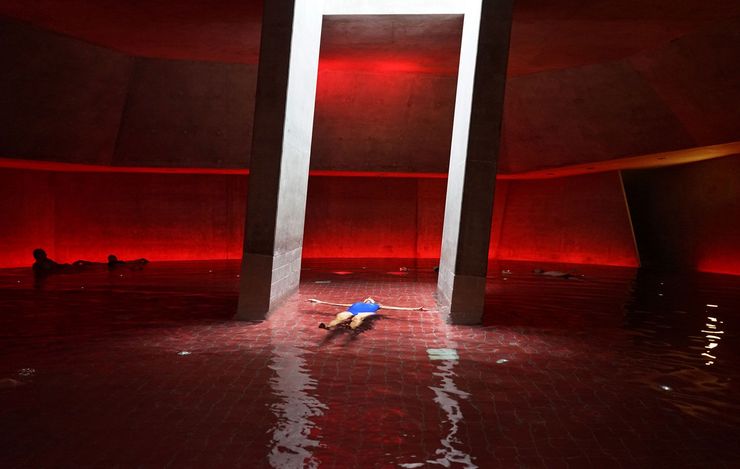 Floating im Intensiv-Solebecken in der Wellness-Welt sole uno Rheinfelden