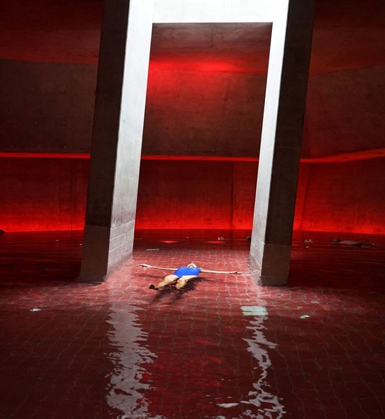 Floating im Intensiv-Solebecken in der Wellness-Welt sole uno Rheinfelden