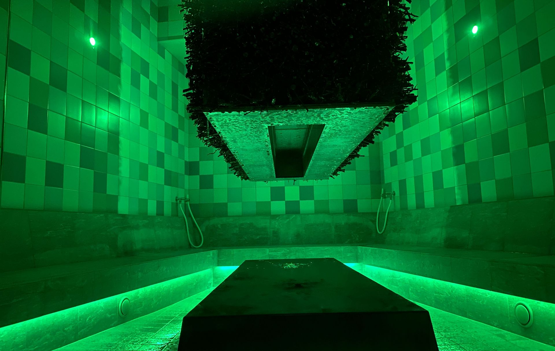 The bathing area and the power of the sea sole uno